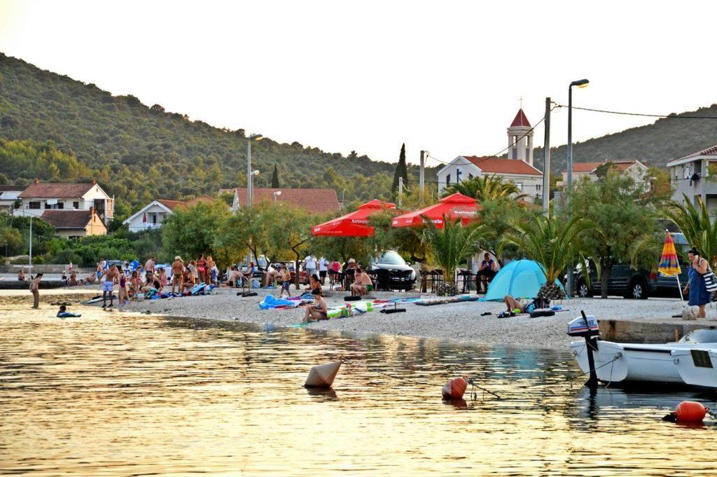 Vila Dalmatian Child Aparthotel Vinišće Exterior foto